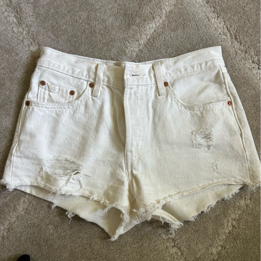 White Levi’s Jean 501 Jean Shorts